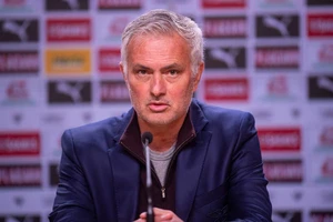 Mourinho ra tuyên bố giữa tin đồn trở lại dẫn dắt Real Madrid