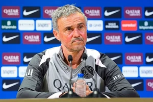 Luis Enrique phản hồi rõ ràng về việc dẫn dắt MU thay Carrick
