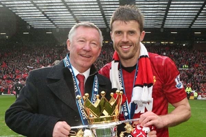 Carrick cần học hỏi Sir Alex Ferguson để dẫn dắt MU mùa tới