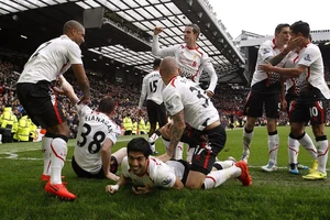 Các cầu thủ MU nhảy múa tưng bừng sau trận thua Liverpool
