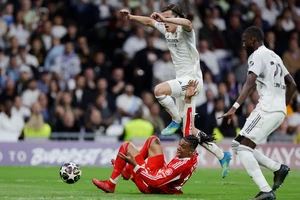 Cựu ngôi sao của MU bị tát trong buổi tập của Real Madrid