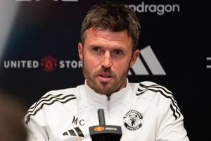 Carrick thất vọng trước quyết định gây tranh cãi của Man City