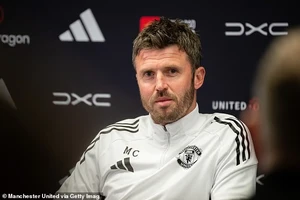 Carrick lên tiếng về việc MU đàm phán với HLV khác