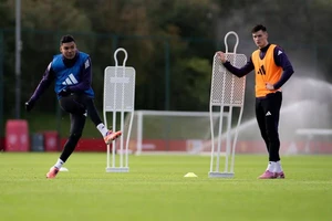Lý do Casemiro và Sesko vắng mặt trong trận MU hòa Sunderland