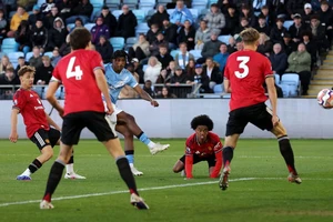 Man City đánh bại MU lên ngôi vô địch, Pep Guardiola gửi lời chúc mừng