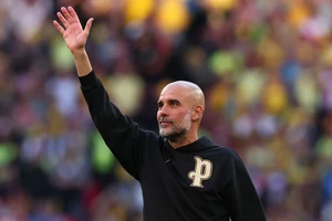 Pep Guardiola từ chức HLV trưởng Man City trong video xúc động