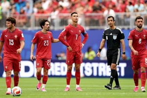 Ronaldo đáp trả yếu ớt trước Messi