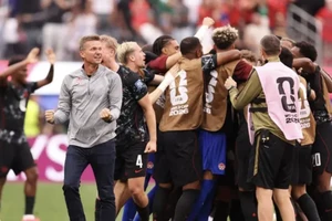 Tuyển Canada lập hat-trick đầu tiên, vượt qua quyết định kỳ lạ tại World Cup