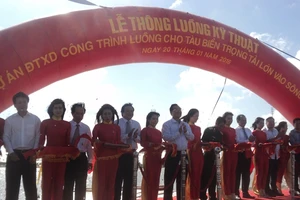 Thông luồng sông Hậu cho tàu có trọng tải lớn vào 