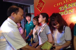TP.HCM trao hơn 30.380 vé xe cho công nhân về tết