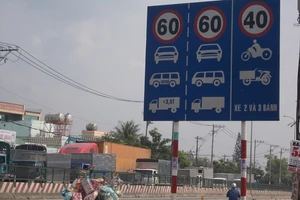 TP.HCM: Yêu cầu nhổ ngay biển báo dưới 50 km/giờ