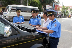 Mạo danh đội trưởng thanh tra giao thông cưỡng đoạt tiền tài xế