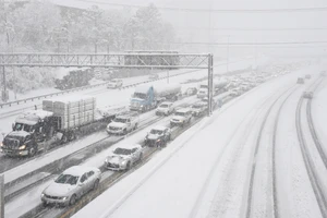 Bờ Đông Mỹ đóng băng vì tuyết