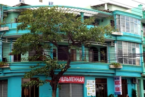 Khách nước ngoài treo cổ ở nhà nghỉ 