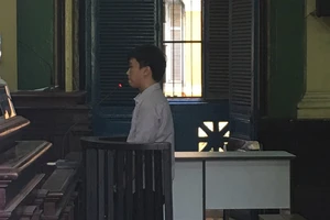 Lãnh án vì dùng phim sex 'câu khách' vào trang web