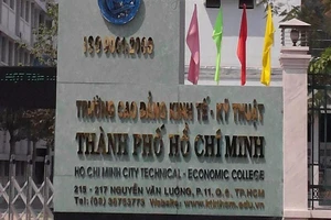 Thực hư trường tự ý cho giáo viên đi du lịch