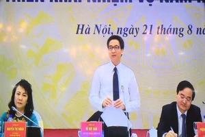  'Mai phục' nhiều năm vẫn không được vào biên chế!