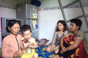 Đưa trẻ bị bạo hành ở cơ sở Mầm Xanh đi khám sức khỏe