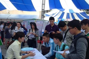 Sếp ngân hàng nhận lương 'khủng' 300 triệu đồng/tháng