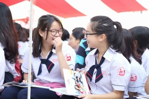 Miễn 50% học phí cho con, em công tác ngành giáo dục