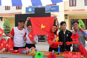 Trang bị tận răng phục vụ sinh viên cổ vũ U-23 Việt Nam