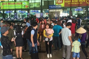 Bộ trưởng GTVT đi kiểm tra sân bay Tân Sơn Nhất