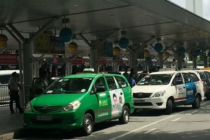 Yêu cầu nhân viên sân bay ký cam kết không tiếp tay xe dù