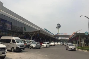 Khách ngoại bị từ chối nhập cảnh do dùng hộ chiếu giả