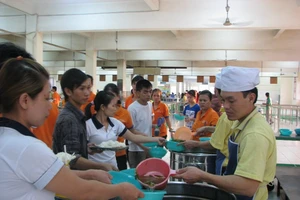 Thực phẩm suất ăn công nhân phải có truy xuất nguồn gốc 