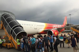 Nhiều chuyến bay đi TP.HCM hạ cánh xuống Đà Nẵng, Cần Thơ