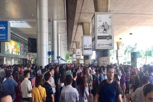 Sân bay Tân Sơn Nhất dừng phát loa gọi khách lên máy bay