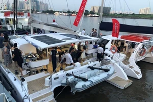  Thuyền buồm triệu đô 'sang chảnh' lướt trên sông Sài Gòn