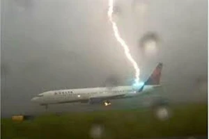 Mây mù, giông: Nỗi khổ khi cất hạ cánh tại sân bay phía Bắc