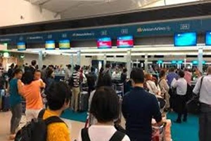 Khách 'đãng trí' bỏ quên 300 triệu tại sân bay Tân Sơn Nhất