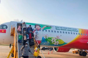 ‘Chưa khi nào đi máy bay lại rẻ như lúc này’