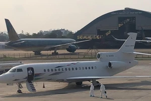 Bệnh nhân COVID-19 thứ 32 về nước bằng máy bay gì?