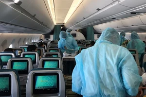 Sân bay Vân Đồn làm thủ tục khách về từ châu Âu tại sân đỗ