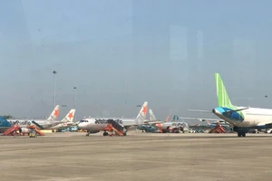 Điều hành bay giảm từ 2.500 chuyến/ngày xuống 900 chuyến/ngày