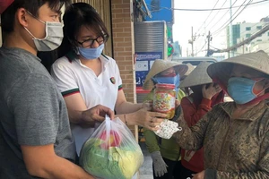 Người Sài Gòn đong đầy yêu thương: Nếu khó khăn cứ lấy 1 phần