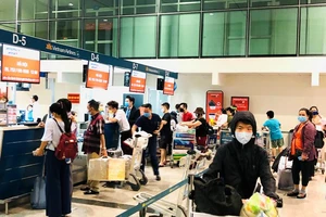 Vé máy bay đảo chiều hạ nhiệt