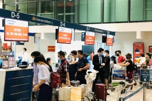 Giá vé máy bay tăng nhẹ sau khi các hãng tăng tần suất bay