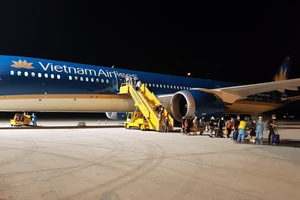 Chuyến bay đầu tiên đến Trung Đông đưa công dân về nước