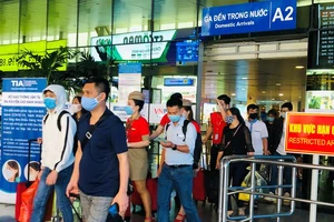 Sân bay Tân Sơn Nhất nhộn nhịp trở lại