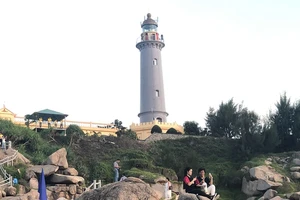 Thời điểm vàng để người Việt Nam đi du lịch Việt Nam