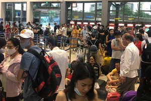 Hàng trăm chuyến bay bị trễ, hủy tại Tân Sơn Nhất