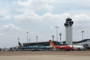 Hạn chế máy bay qua đêm để nâng cấp đường băng 2 sân bay lớn