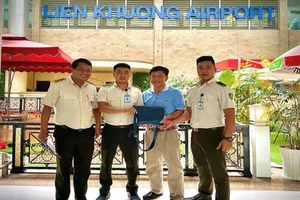 Khách quên túi xách trị giá 600 triệu tại sân bay Liên Khương