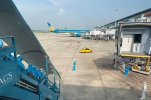 Cận cảnh chuyến bay đưa 129 lao động nhiễm COVID-19 về nước