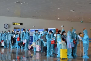 Tạm ngưng các chuyến bay quốc tế để chờ hướng dẫn mới