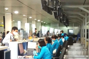 Sân bay Tân Sơn Nhất lắp vách ngăn giọt bắn